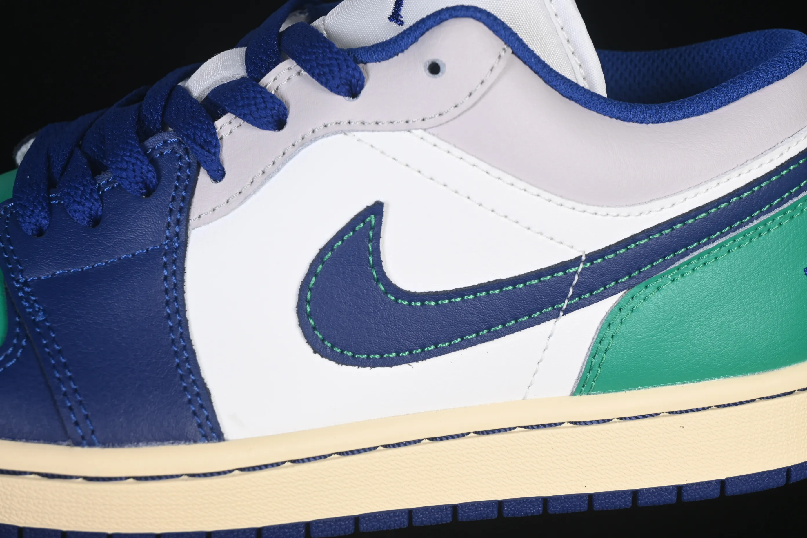 All categories Air Jordan Jordan series basketball shoes Air Jordan 1 Low G version pure original Air Jordan 1 Low AJ1 Joe 1 blue and green color matching low-top cultural casual sneakers 553558-147